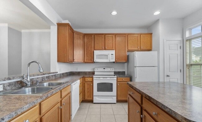 Photo - 205 Monroe Point Dr