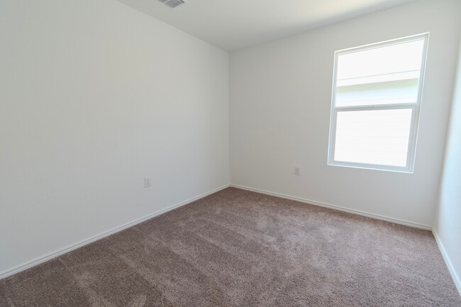 Photo - 1115 Janzen Rd