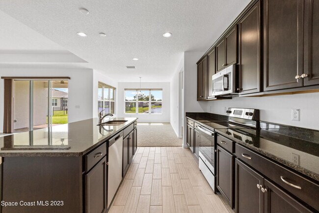 Photo - 285 Loymer Cir