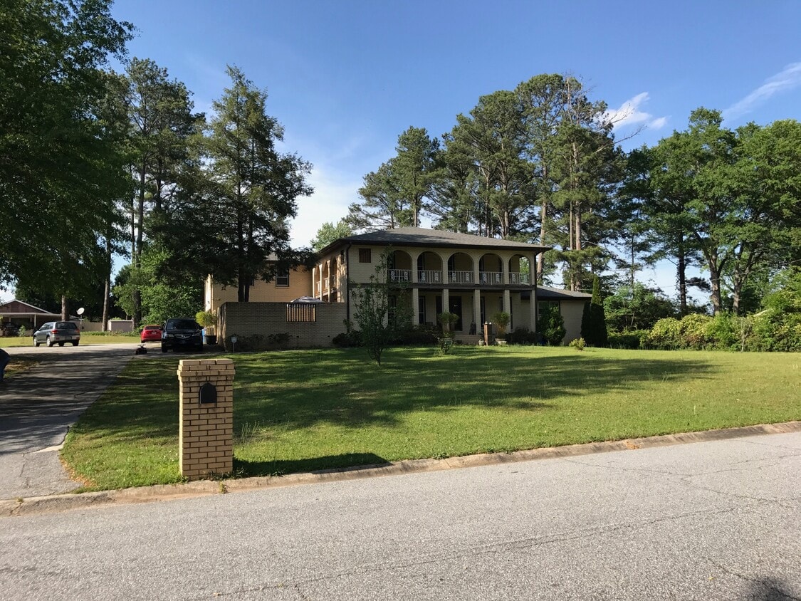 Photo - 2350 The by Way (Morrow, GA)