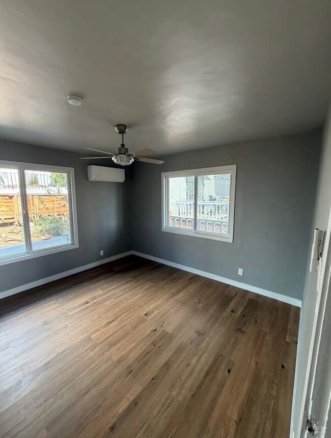 Photo - 8647 Thermal St
