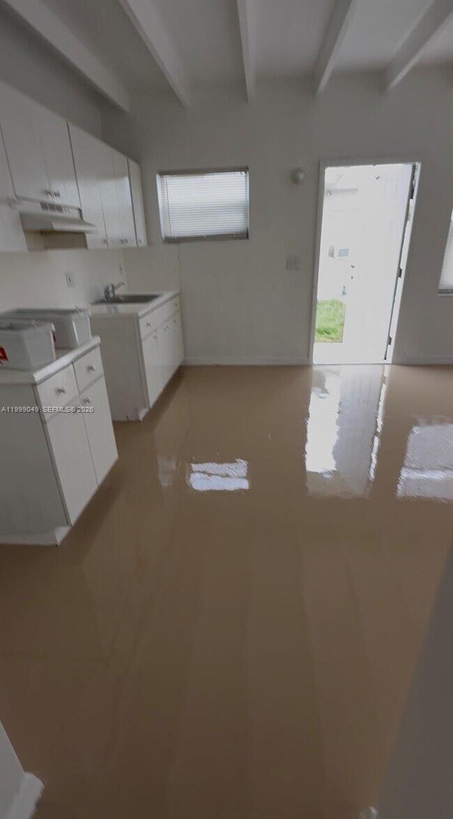 Photo - 320 SW 11th Ave Unit 1