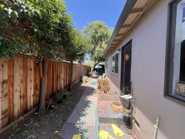 Photo - 1134 Redwood Ave