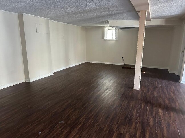 Photo - 970 Long Cres Dr