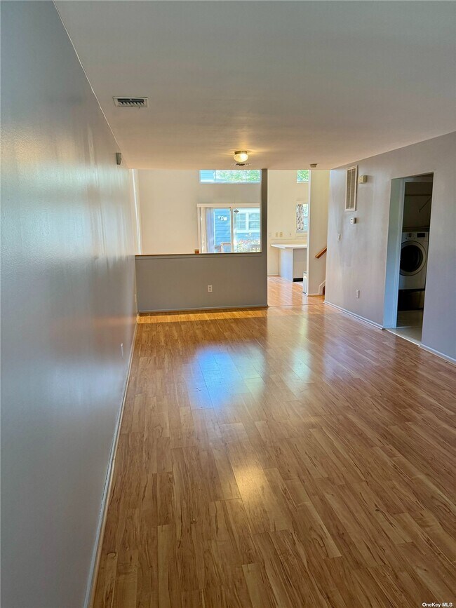 368 Smith St Townhome Townhome Rental in Central Islip NY