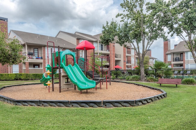 Parque at Bellaire Playground
