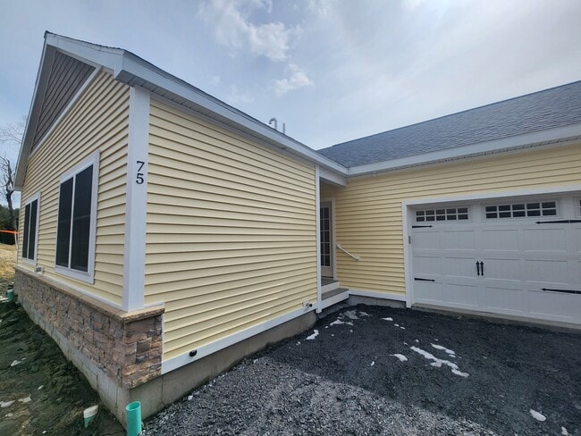 Building Photo - 75 Ivan Dr Unit 75 Ivan Drive