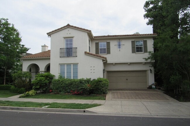 Building Photo - Gorgeous 5 Bed/4.5 Bath with Office in Perfect San Ramon Location
