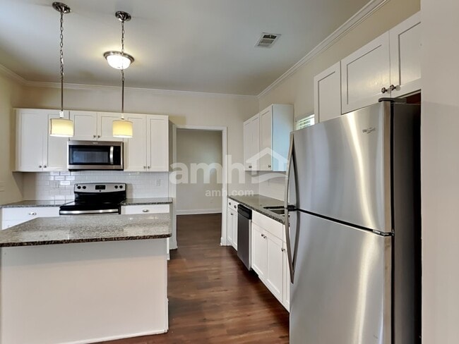 Photo - 2400 Freemont St