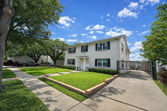 Photo - 2126 Banks St Unit 3