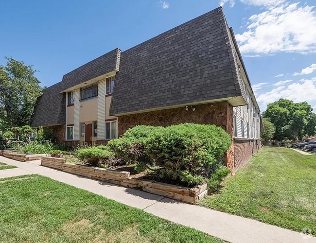 Building Photo - Cute 1 bedroom, full bathroom condo Unit 2 - #6