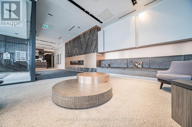 Photo - 128 Fairview Mall Dr Unité 411