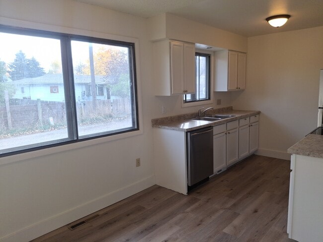 Photo - 402 N 19th Ave