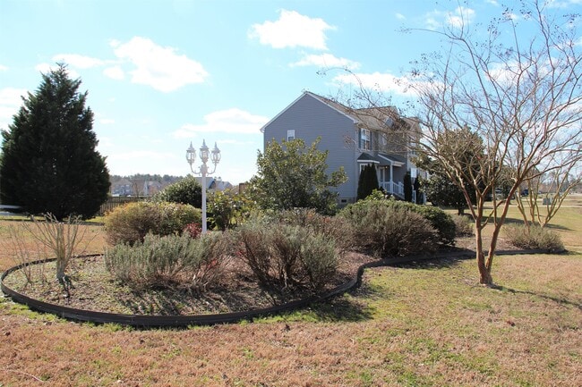 Photo - 205 Queenswood Blvd