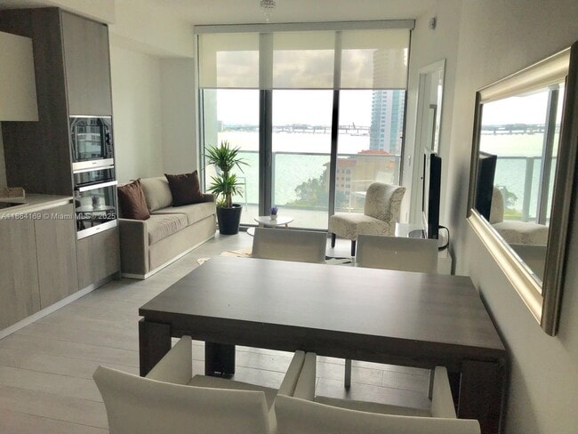 Photo - 2900 NE 7th Ave Unidad 1008