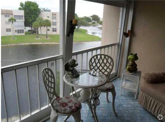 Building Photo - 5841 NW 61st Ave Unit 303 Rental