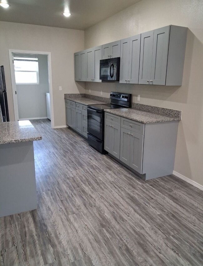 Photo - 320 N Avenue B Unit B