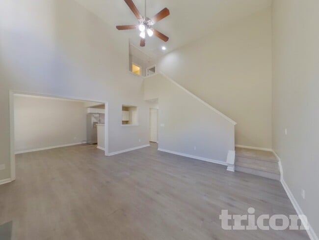 Photo - 417 Havenbrook Way NW