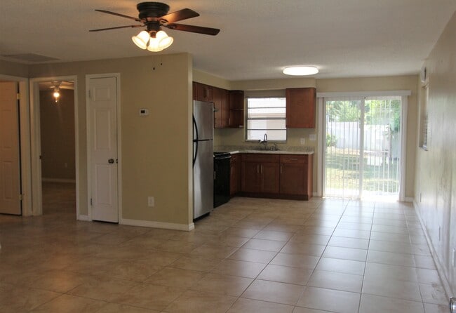 Photo - 38942 9th Ave