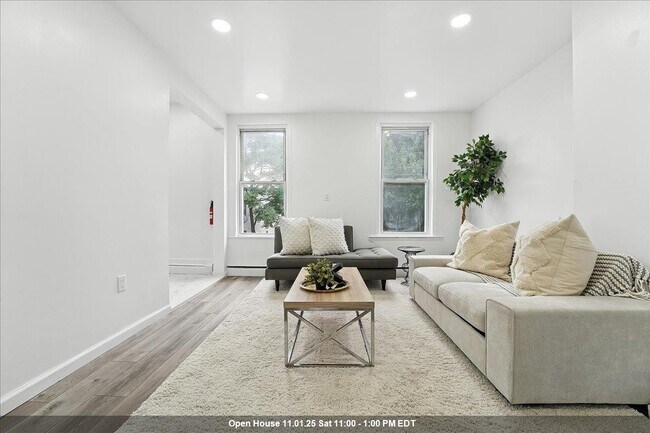 Building Photo - 283 Griffith St Unit 2