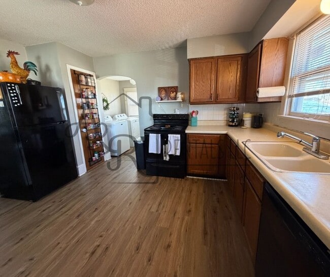 Photo - 311 S Elm St