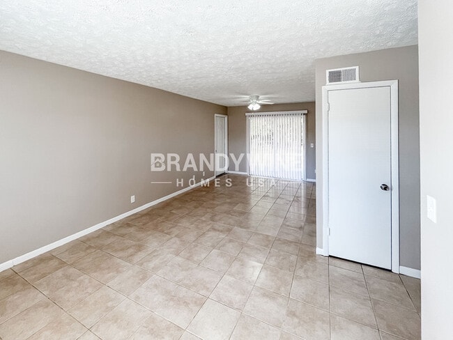 Photo - 807 Turtle Creek Dr N