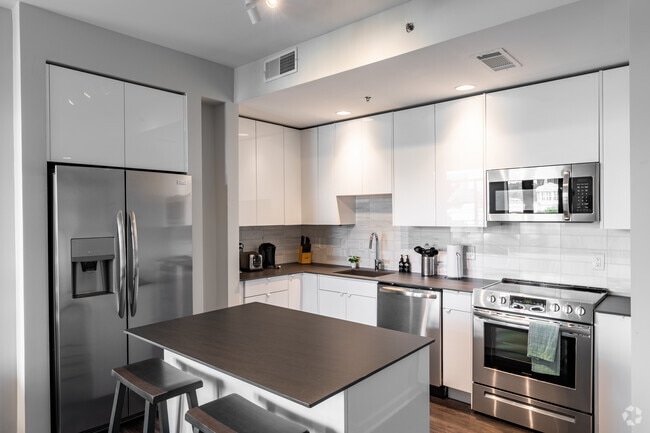 1BR, 1BA - 832SF