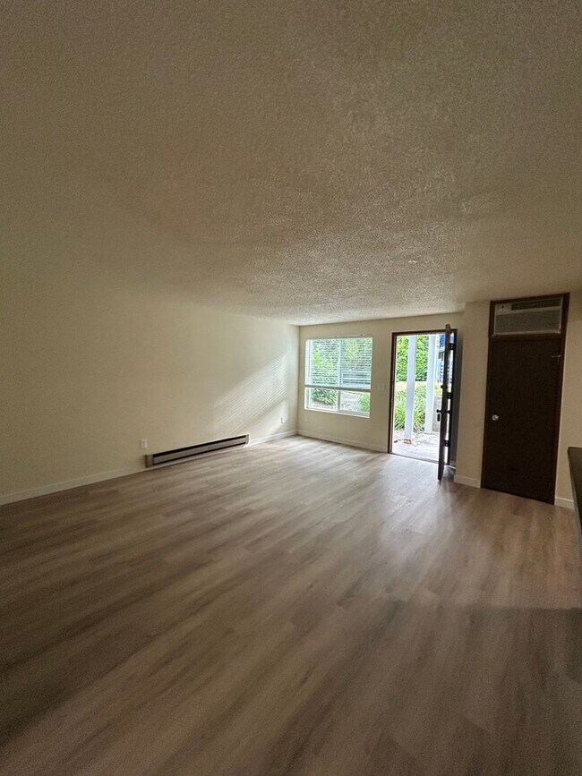 Photo - (946) 2780-C - Beautiful Updated 2-bedroom/1-bath Unit 2780 C