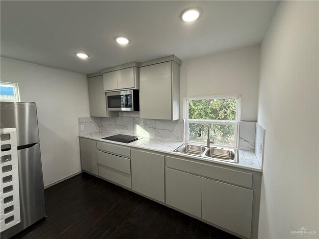 Photo - 8 Miller Ave