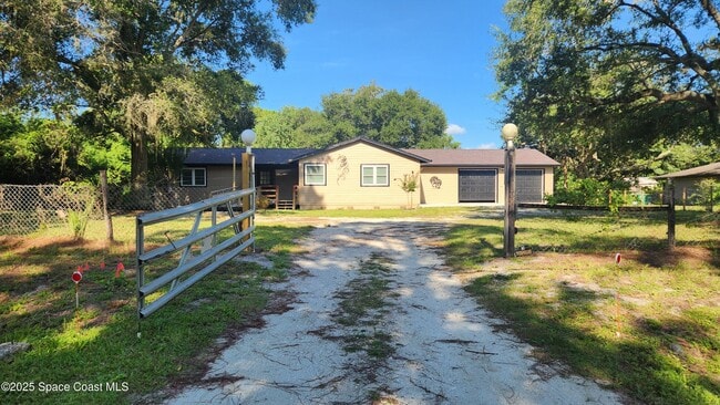 Building Photo - 3900 Ocala St Rental