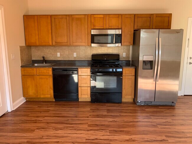 Building Photo - 528 47th St Unit 2D