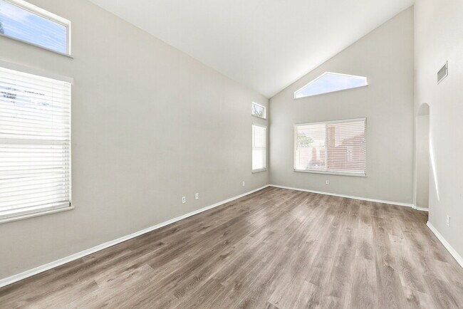 1109 W Bluefield Ave