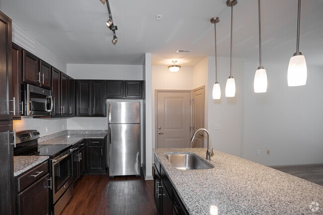 1BR, 1BA - 850 SF