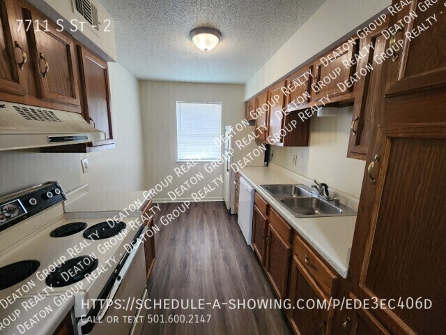 7711 S St-2