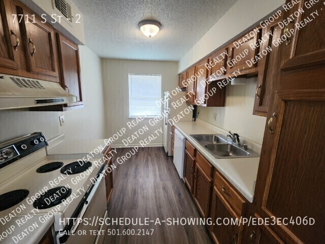 Photo - 7711 S St-2