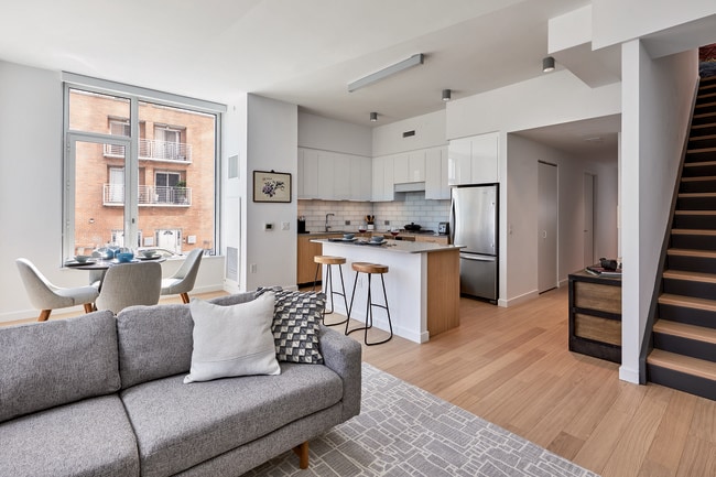 10 Halletts Point