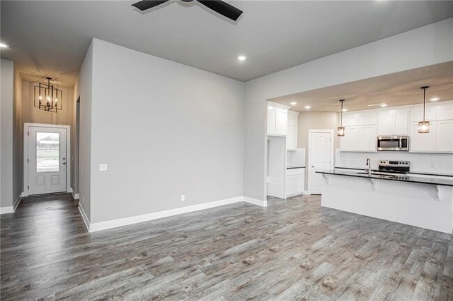 Photo - 1048 Parker Ln