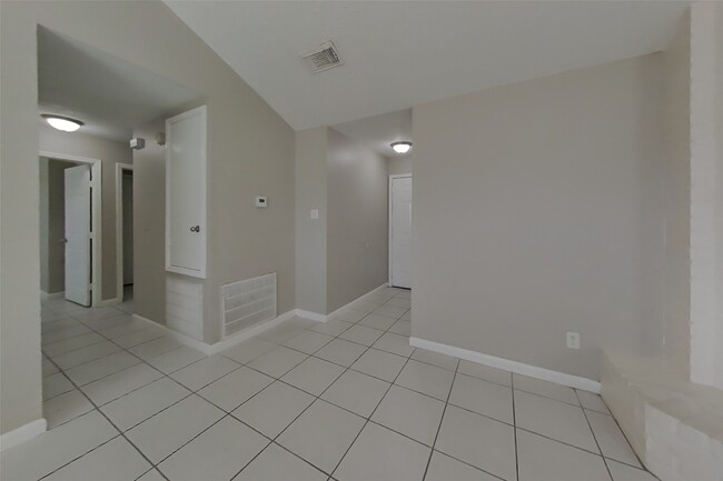 3446 Edgecreek Dr