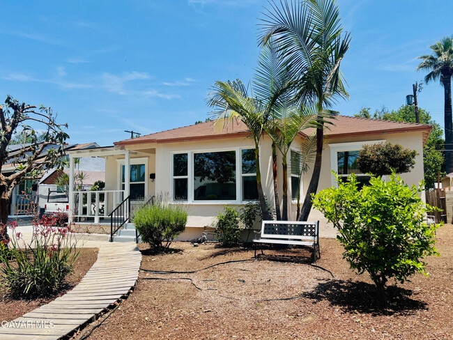 Photo - 6533 Balcom Ave Casa