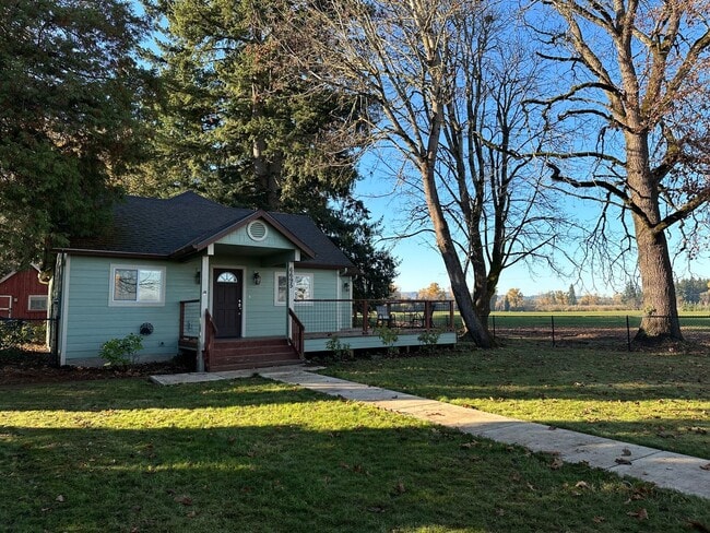 Building Photo - Updated House on 1/2 an Acre Near Spongs Landing Park! Pet Friendly!