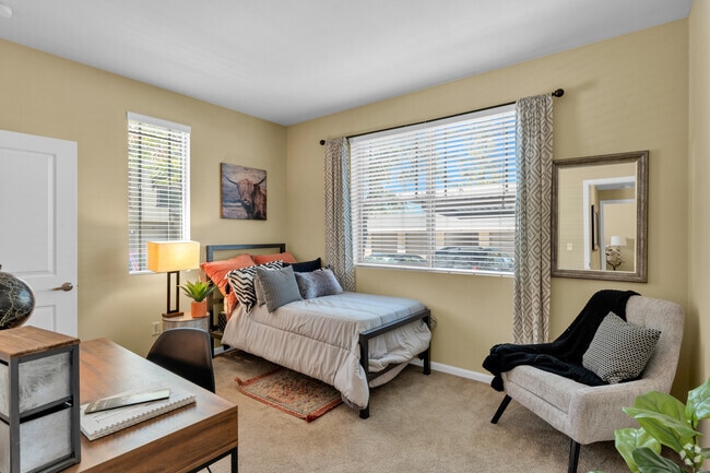 2BR, 2BA - 1056SF - 1st Bedoom