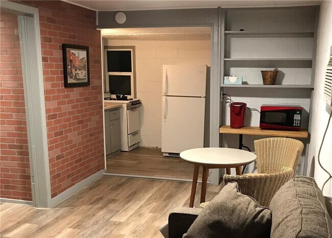 Building Photo - 16 W Thatcher St Unit A