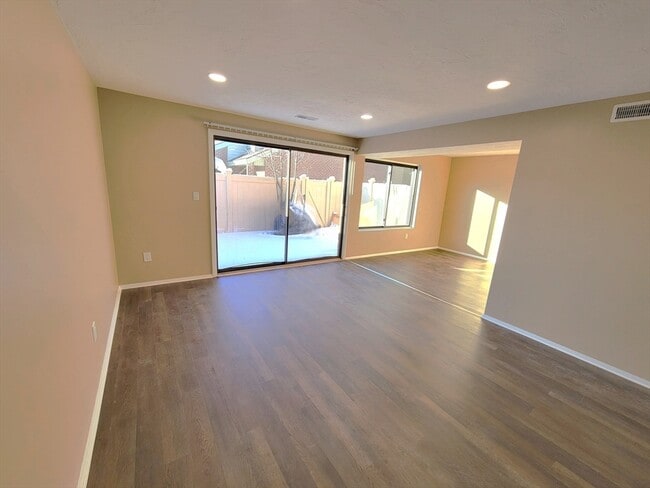 Photo - 17 Elderwood Dr