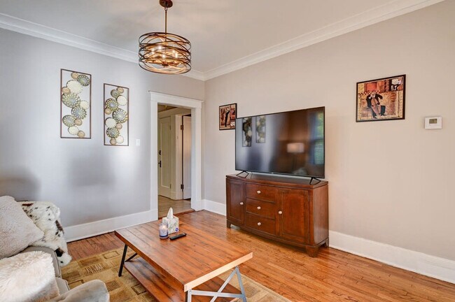 Photo - 460 N Willett St Unidad SI ID1608486P
