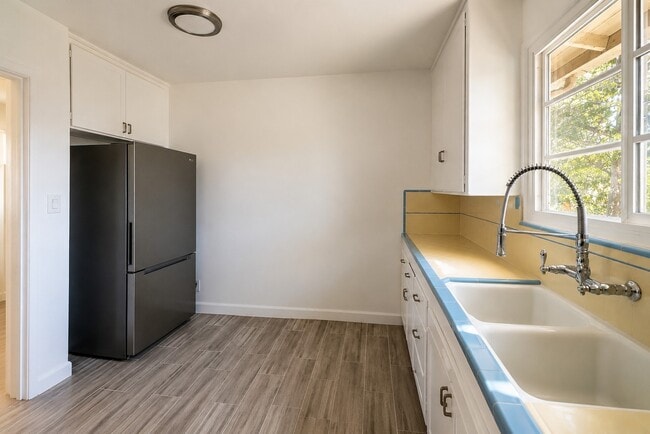 Photo - 1553-1555 Riverside Dr.