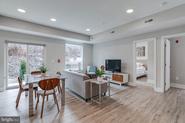 Photo - 1952 Bryn Mawr Ave