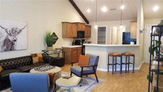 Photo - 205 NE J St