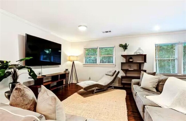 Photo - 4050 Washington Rd