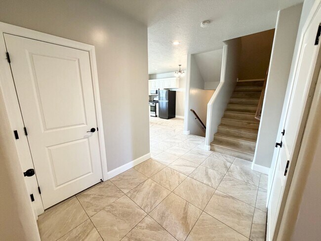 Photo - 355 W 200 S
