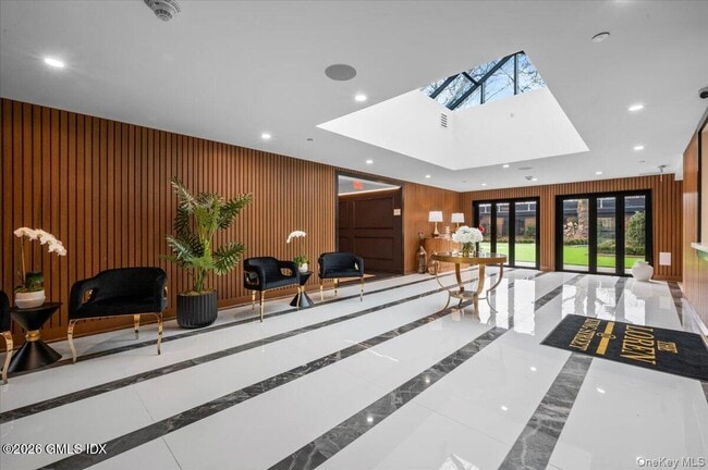 Photo - 1188 King St Unit 101